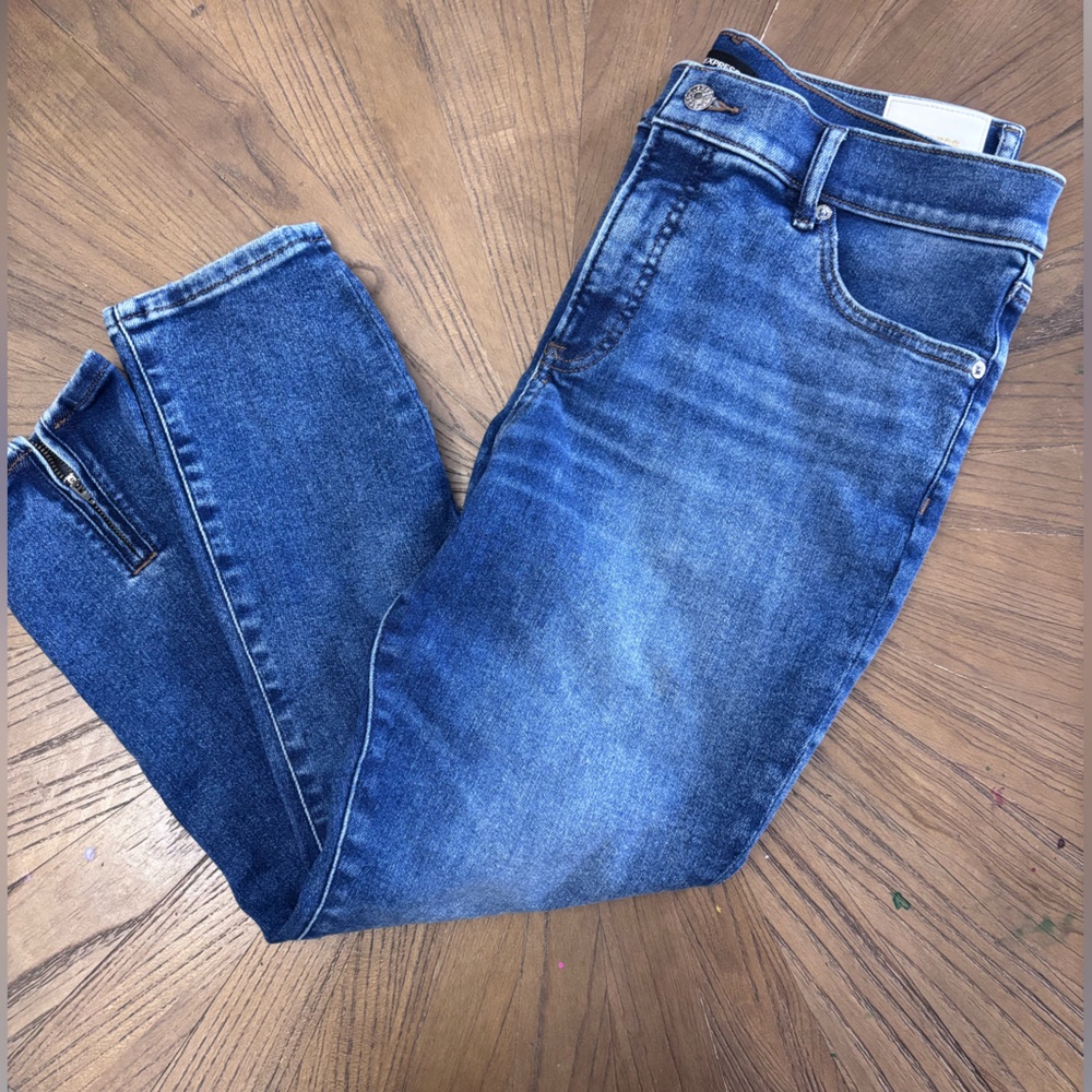Express women’s Deep Blue Straight Jeans